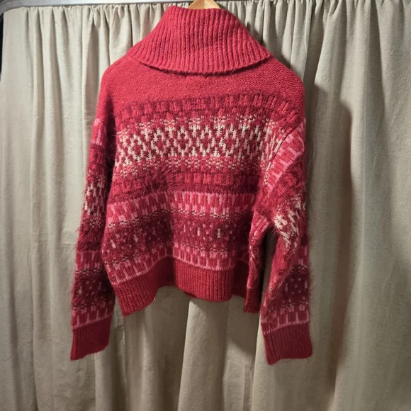 Cozy Red Patterned Turtleneck Sweater - Picture 5 of 7